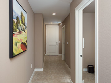 phoenix condo rentals - milano entrance hallway